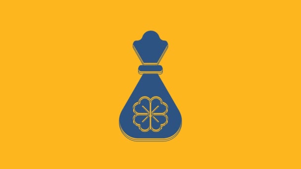Blue Money bag with four leaver icon isolated on orange fone. Валютный знак Cash Banking. С Днем Святого Патрика. Видеографическая анимация 4K. - Кадры, видео
