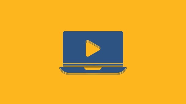 Azul Online reproducir icono de vídeo aislado sobre fondo naranja. Portátil y tira de película con señal de juego. Animación gráfica de vídeo 4K. - Metraje, vídeo
