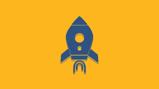 Blue Rocket navio com ícone de fogo isolado no fundo laranja. Viagem espacial. Animação gráfica em movimento de vídeo 4K. - Filmagem, Vídeo