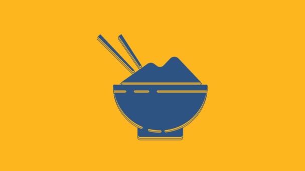 Blauwe rijst in een kom met eetstokpictogram geïsoleerd op oranje achtergrond. Traditioneel Aziatisch eten. 4K Video motion grafische animatie. - Video