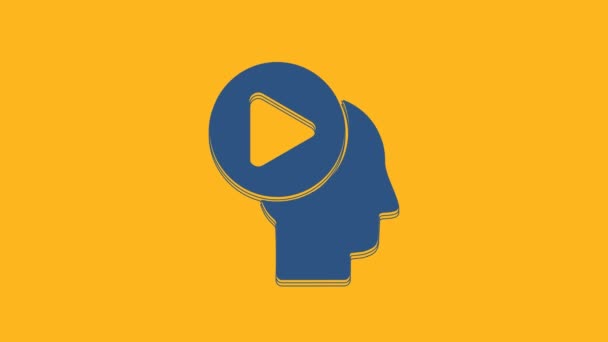 Blue Head mensen met play button icoon geïsoleerd op oranje achtergrond. 4K Video motion grafische animatie. - Video