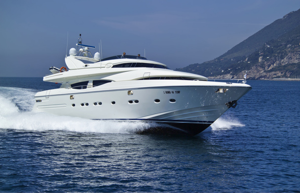 Italie, S.Felice Circeo, yacht de luxe Rizzardi Posillipo Technema 95
 - Photo, image