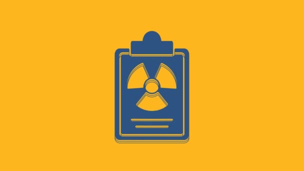Icona del documento di avviso di radiazione blu isolata su sfondo arancione. File di testo. Animazione grafica 4K Video motion. - Filmati, video
