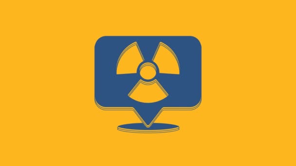 Blue Radioactive in locatie icoon geïsoleerd op oranje achtergrond. Radioactief giftig symbool. Stralingsgevaar. 4K Video motion grafische animatie. - Video