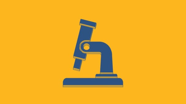 Icono del microscopio azul aislado sobre fondo naranja. Química, instrumento farmacéutico, herramienta de aumento de microbiología. Animación gráfica de vídeo 4K. - Metraje, vídeo