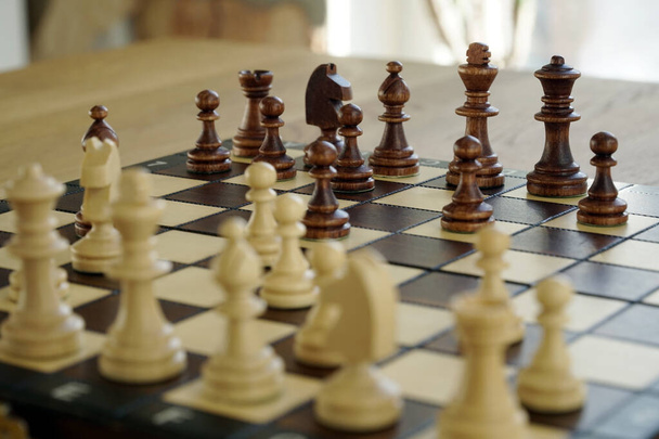 Black and white chess pieces on a board - Foto, Bild
