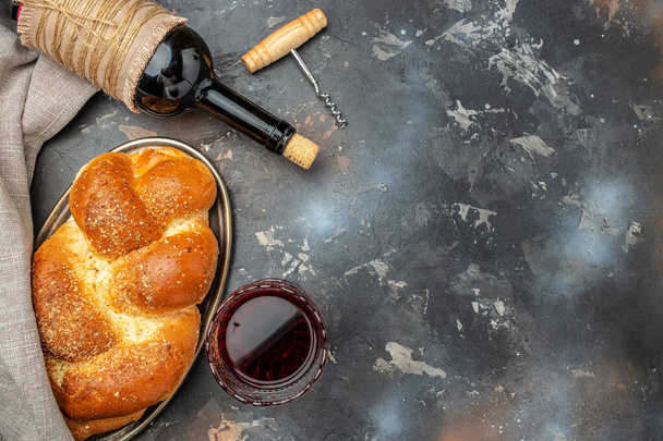 Challah kenyér, sábát bor, hagyományos zsidó sábát rituálé. Shabbat vagy Shabath koncepció. Hosszú banner formátum. felülnézet, - Fotó, kép