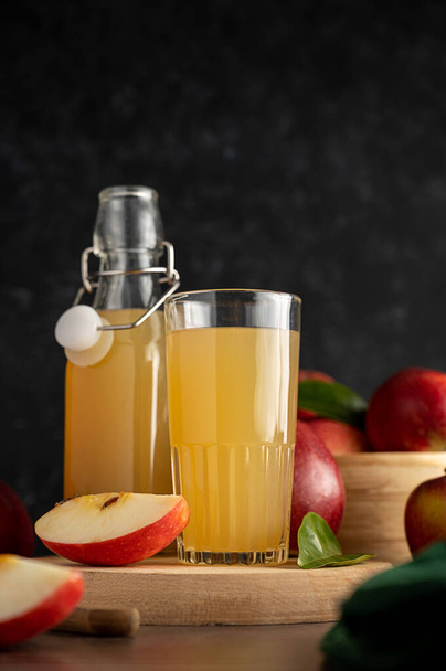 Apple juice drink with fresh red apples, wooden background. Copy space. - Foto, Imagem