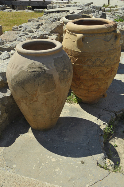 Vasa muito velho em ruínas de Knossos
 - Foto, Imagem