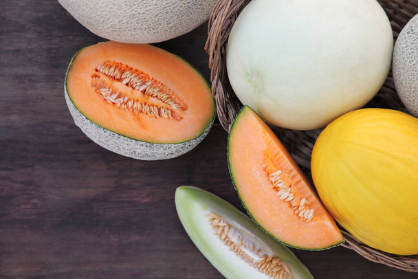 Tasty ripe melons on wooden table, flat lay - Valokuva, kuva