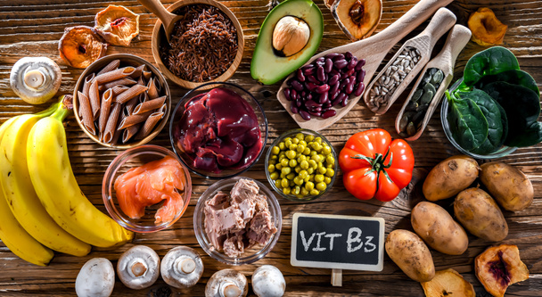 Productos alimenticios ricos en niacina recomendados como suplemento dietético para controlar los niveles de colesterol y reducir la presión arterial - Foto, Imagen