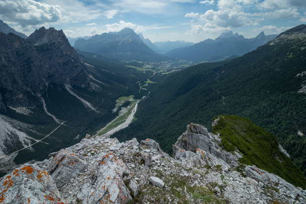 Beau panorama de montagne dans les Dolomites italiennes. Dolomites, Italie - Photo, image