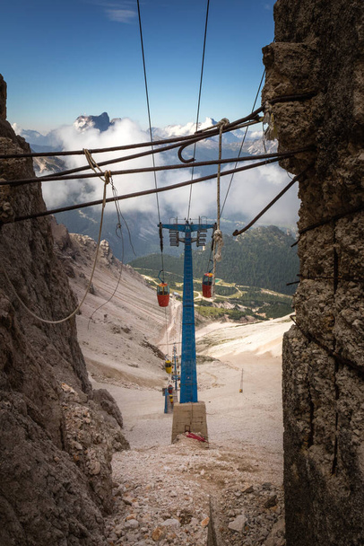 Gondola lift to Forcella Staunies, Grupo Monte Cristallo, Dolomites, Itália - Foto, Imagem