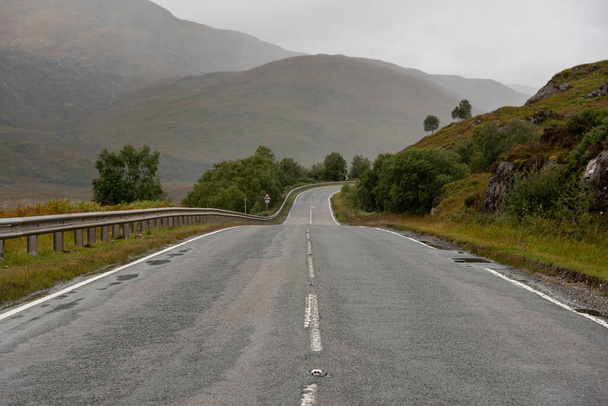 Stara droga w górach, Szkocja - Zdjęcie, obraz