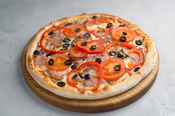 Pizza with vegetables and meat - Foto, immagini