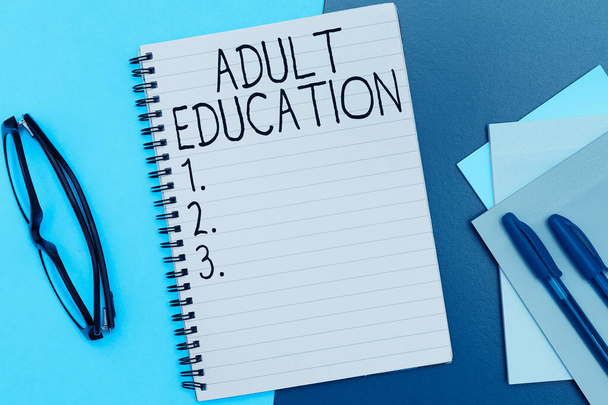 Образование взрослых, образовательные программы бизнес-идеи для взрослых, не посещающих школу - Фото, изображение