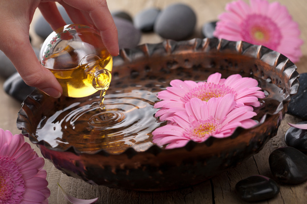 Huile essentielle pour aromathérapie
 - Photo, image