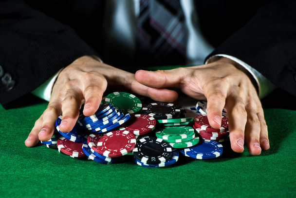 Man betting on the casino - Φωτογραφία, εικόνα