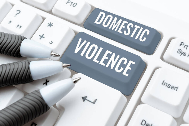 Testo che mostra l'ispirazione Violenza domestica, concetto di business comportamento violento o abusivo diretto da una famiglia o un membro della famiglia - Foto, immagini