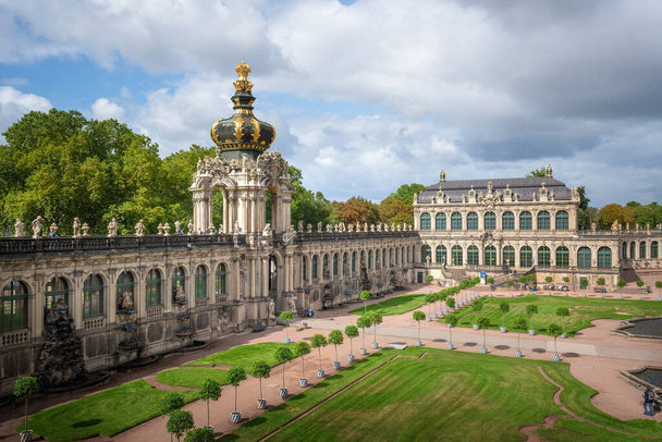 Dresden, Germany - Sep 18, 2019: Zwinger Palace with Crown Gate (Kronentor) and Royal Cabinet of Mathematical and Physical Instruments - Dresden, Saxony, Germany - Foto, Imagem