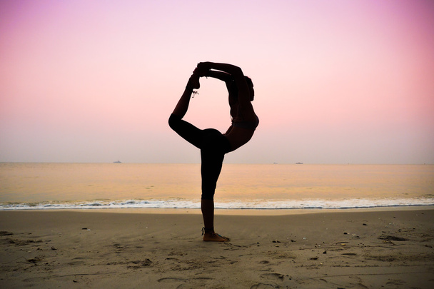 практикуючі йогу жінка
   - Фото, зображення