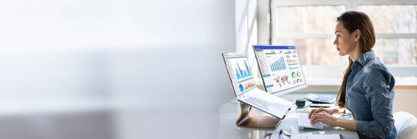 Financial Business Analytics Data Dashboard. Analyst Woman - Zdjęcie, obraz
