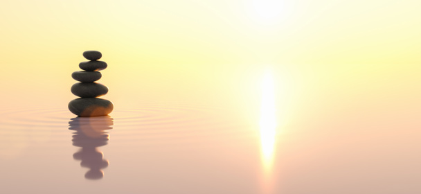 Stapel von Kieselsteinen im weiten Ozean bei Sonnenuntergang, Konzeptbild des japanischen Zen-Gartens, Kopierraum für Ihren individuellen Text. - Foto, Bild