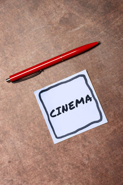 Signo de texto que muestra Cine, Concepto que significa teatro donde las películas se muestran para el entretenimiento público Cine - Foto, imagen
