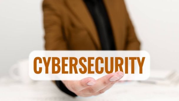 Χειρόγραφο κείμενο Cybersecurity, Business έννοια κατάσταση της προστασίας από την παράνομη χρήση των ηλεκτρονικών δεδομένων - Φωτογραφία, εικόνα