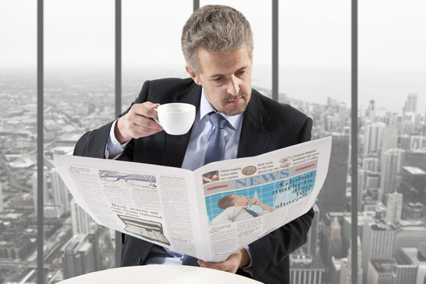 Businessman reading a newspaper - Zdjęcie, obraz
