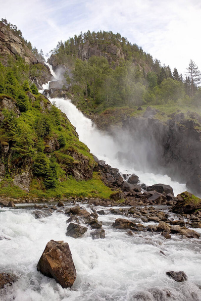 Amazing waterfalls near Odda village in Norway, Latefossen, Espelandsfossen, Vidfossen, amazing nature - Foto, imagen