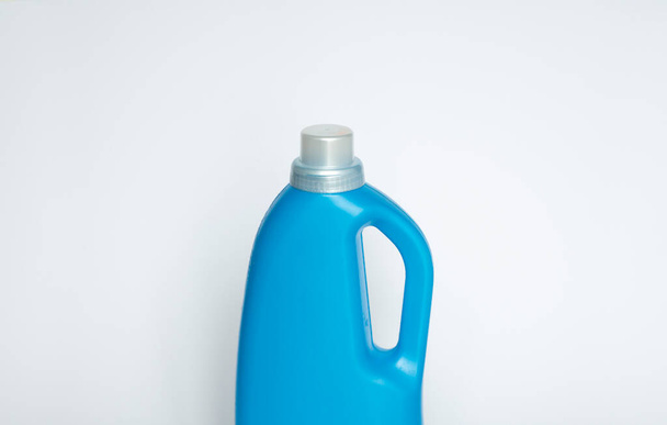 Softener in blue plastic bottle isolated on white background. Bottle with liquid laundry detergent, cleaning agent, bleach or fabric softener. Product design. Mock up - Foto, Bild