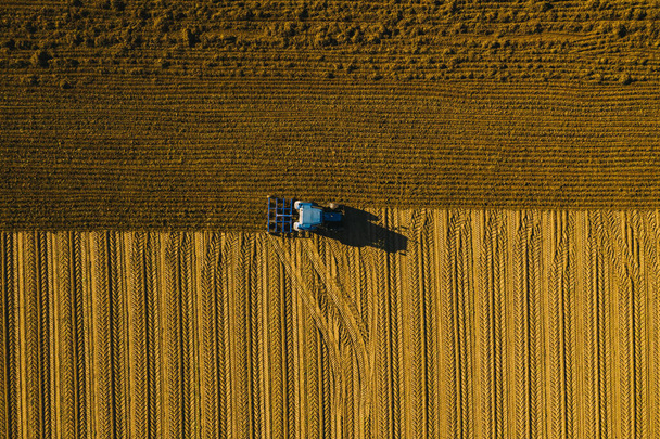 farmer seeding, sowing crops at field. Industrial background on agricultural theme. Use drones to inspect of your business.  - Foto, Imagem