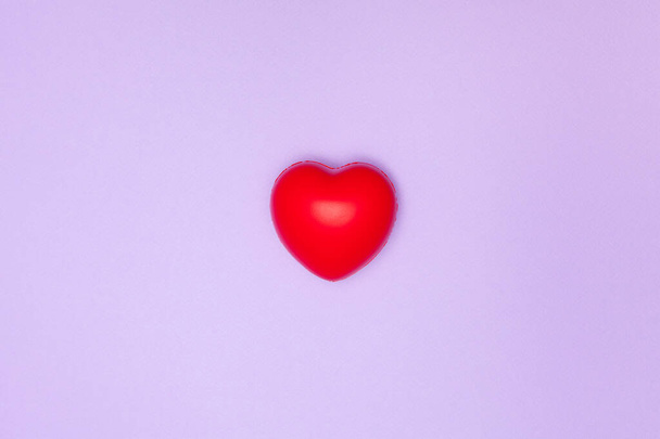 Top view or flat lay of red heart pillow on purple background with copy space, isolated. Valentine's day concept. - Fotografie, Obrázek
