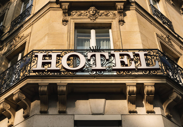 Assinatura do hotel em Paris
 - Foto, Imagem