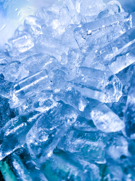 Ice cubes background, ice cube texture or background It makes me feel fresh and feel good, In the summer, ice and cold drinks will make us feel relaxed, Made for beverage or refreshment business. - Fotoğraf, Görsel
