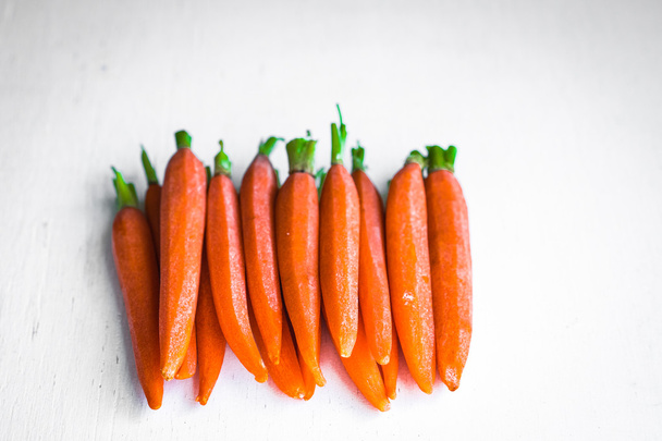 Granja criado bebé zanahorias
 - Foto, imagen