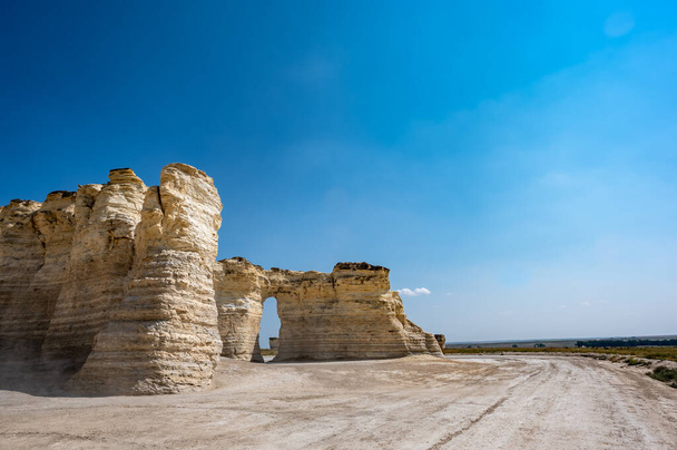 Monument Rocks in Grove County, Kansas. The chalk rock formation is a listed National Natural Landmark. High quality photo - Fotoğraf, Görsel