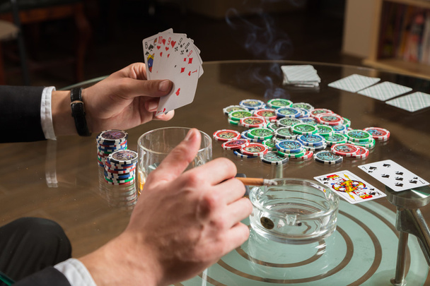 A szerencsejáték-asztalt srác - Fotó, kép