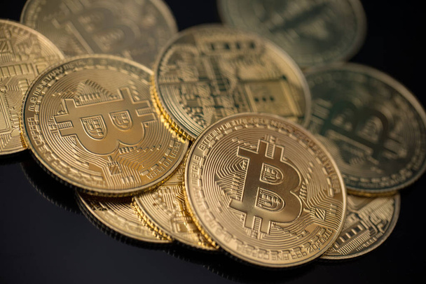 Bitcoinは分散型暗号通貨であり、世界中の支払い、技術コンセプト - 写真・画像