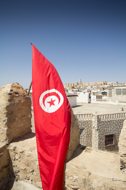 Flaga Tunezji w sousse - Zdjęcie, obraz