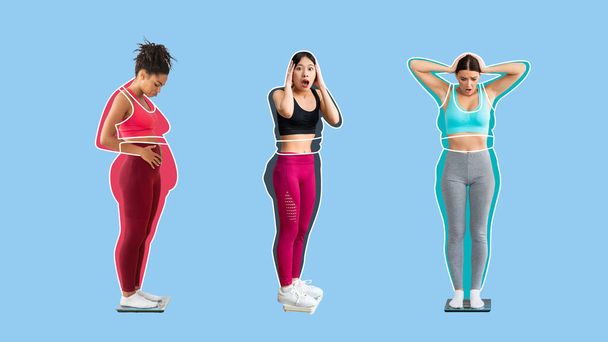 Überrascht unglückliche asiatische, schwarze und europäische junge Sportlerinnen in Sportbekleidung, dicke Damen, die auf Waagen ihr Gewicht kontrollieren, isoliert auf blauem Hintergrund. Probleme mit Gewichtsverlust, Überernährung - Foto, Bild