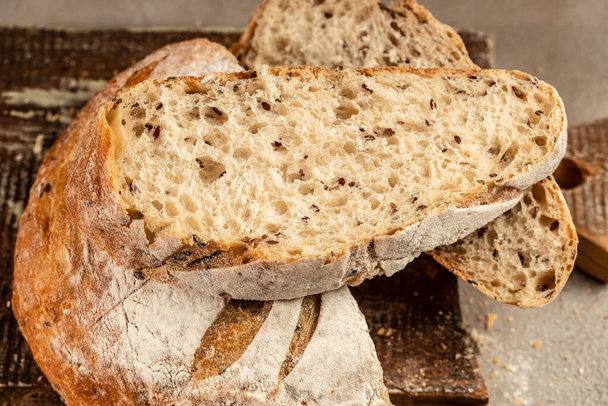 Rustic kérges kenyér, pékség, élelmiszer koncepció. Felülnézet, - Fotó, kép