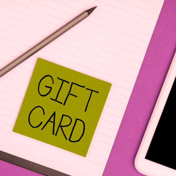 Testo che mostra l'ispirazione Gift Card, Vetrina commerciale Un regalo di solito fatto di carta che contiene il tuo messaggio - Foto, immagini