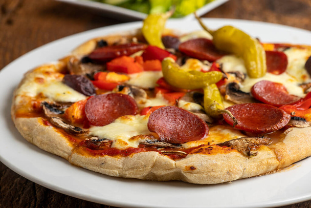 pizza with salami and peperoni - Фото, зображення