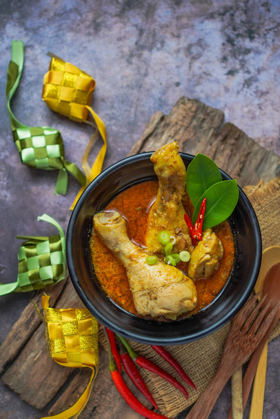 Indonéz csirke curry vagy opor ayam, egy különleges étel Idul Fitri vagy Lebaran - Fotó, kép