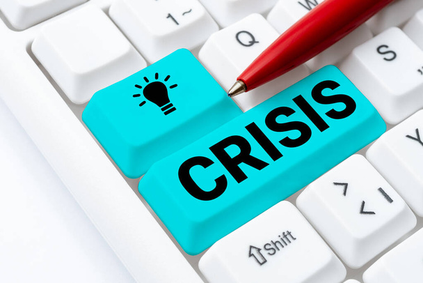 Κείμενο που δείχνει την έμπνευση Κρίση, Business εποχή βιτρίνα όταν δύσκολη ή σημαντική απόφαση πρέπει να γίνει κίνδυνος - Φωτογραφία, εικόνα