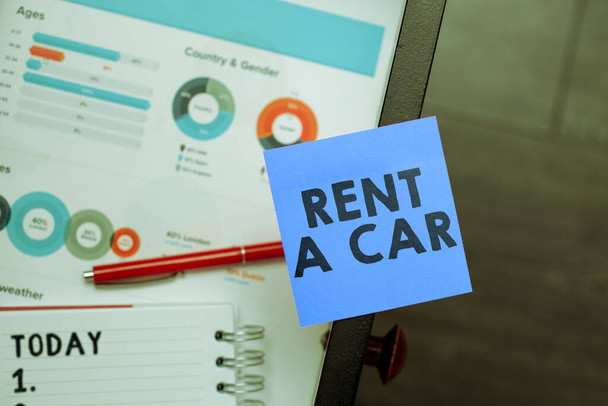 Leyenda conceptual Rent A Car, Foto conceptual pagando por el uso temporal del vehículo de un día a meses - Foto, imagen