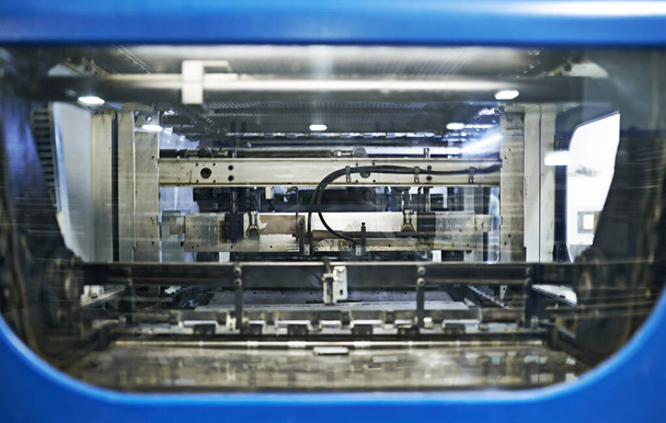 Technologia drukowania. wnętrze fabryki opakowań i dystrybucji - Zdjęcie, obraz