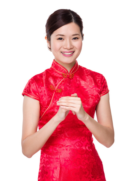 Chinese vrouw met felicitatie gebaar - Foto, afbeelding